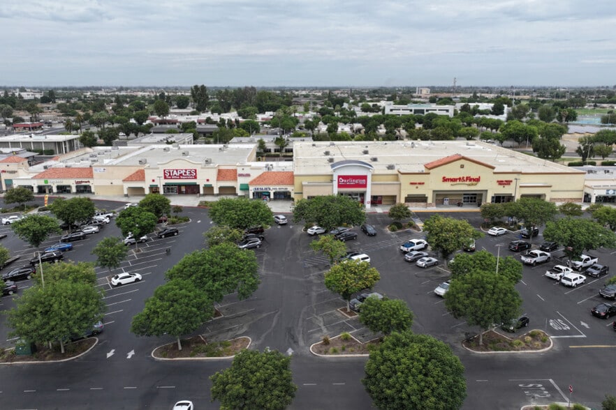 832-840 W Lacey Blvd, Hanford, CA for lease - Building Photo - Image 2 of 5