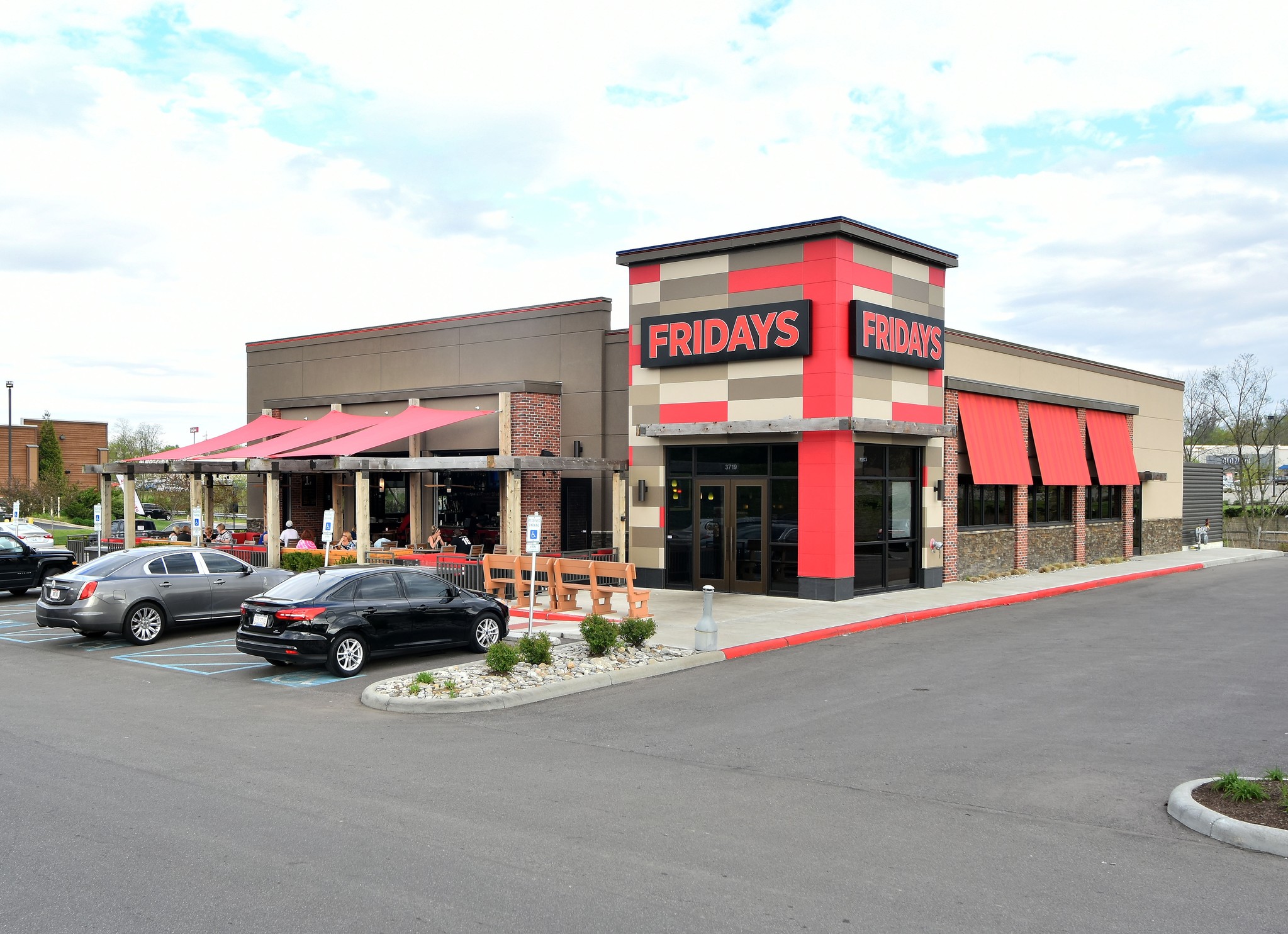 3719 Stonecreek Blvd, Cincinnati, OH for sale Primary Photo- Image 1 of 2