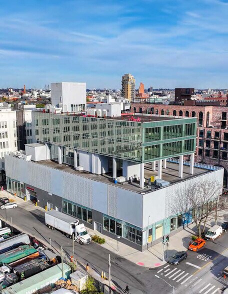 200 Kent Ave, Brooklyn, NY à louer - Photo du bâtiment - Image 2 de 42