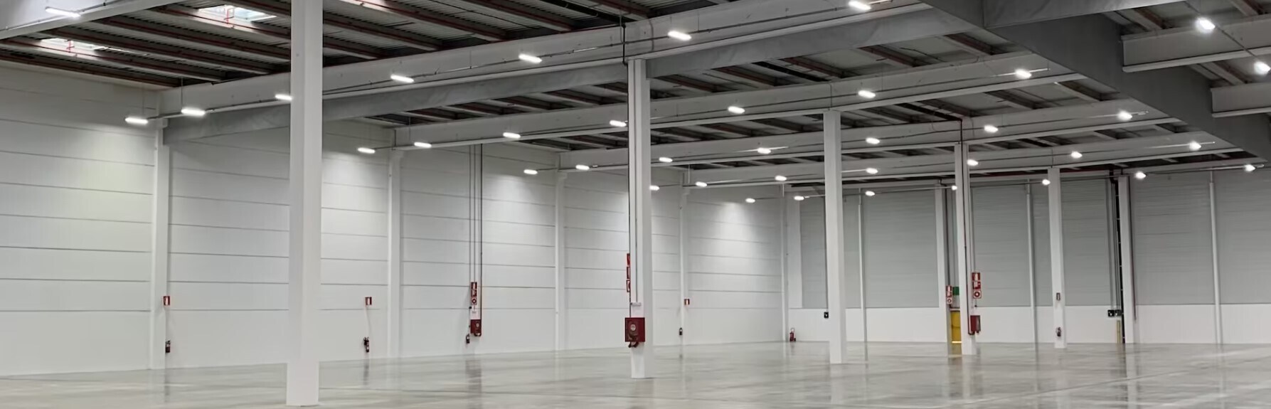 Avinguda Salvador Dalí, Sant Esteve Sesrovires, Barcelona for lease Interior Photo- Image 1 of 2