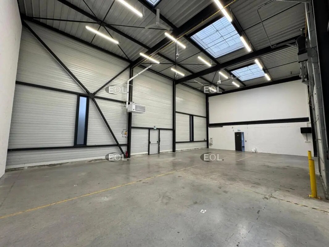 Flex in Fontenay-Trésigny for lease Interior Photo- Image 1 of 9