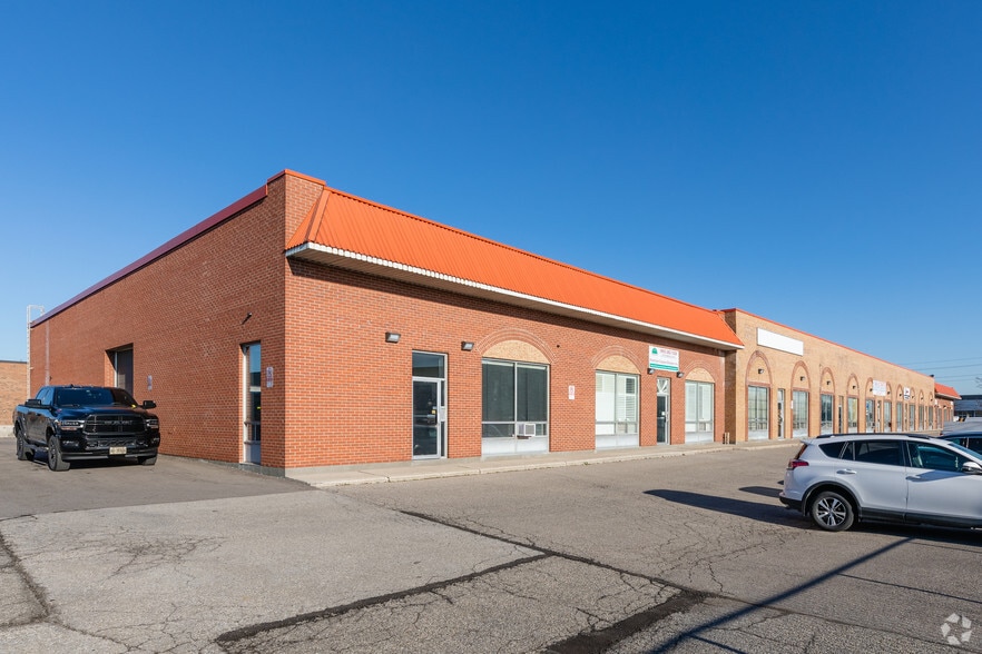 5510 Ambler Dr, Mississauga, ON à louer - Photo du bâtiment - Image 2 de 2