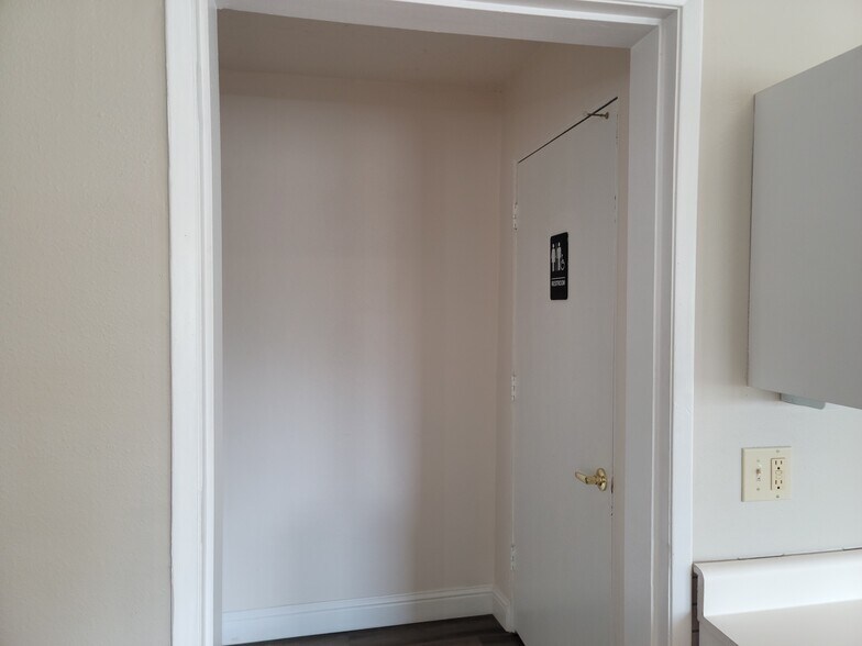 10052-10078 Alta Sierra Dr, Grass Valley, CA à louer - Photo intérieure - Image 3 de 12