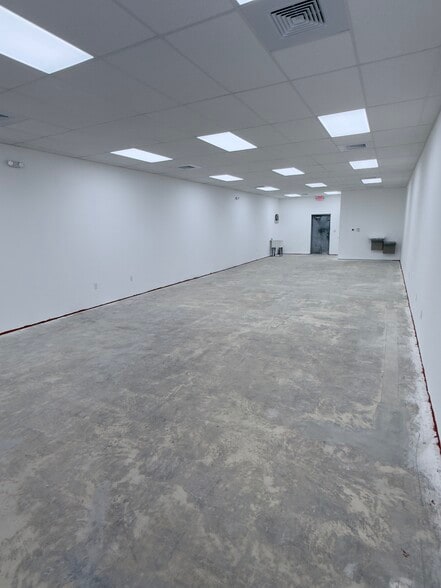 900-932 Northlake Blvd, North Palm Beach, FL for lease - Interior Photo - Image 3 of 4
