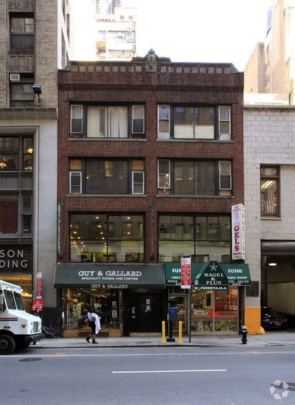 243 W 38th St, New York, NY for lease - Building Photo - Image 1 of 4