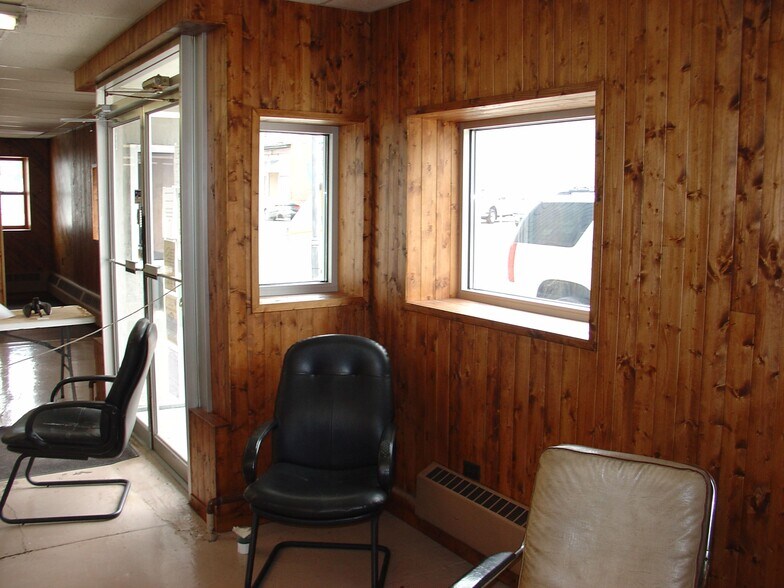 Main Street, Montello portefeuille de 2 propriétés à vendre sur LoopNet.ca - Photo du bâtiment - Image 3 de 18