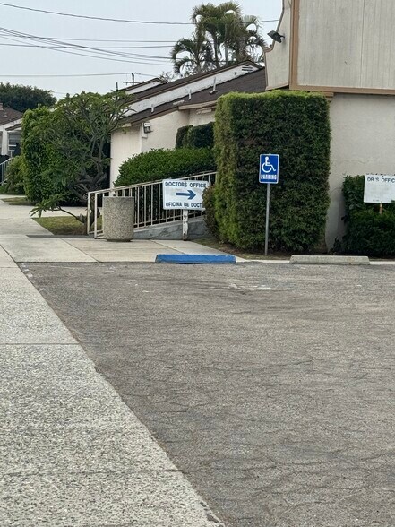 18011-18015 Pioneer Blvd, Artesia, CA à louer - Photo du bâtiment - Image 2 de 4