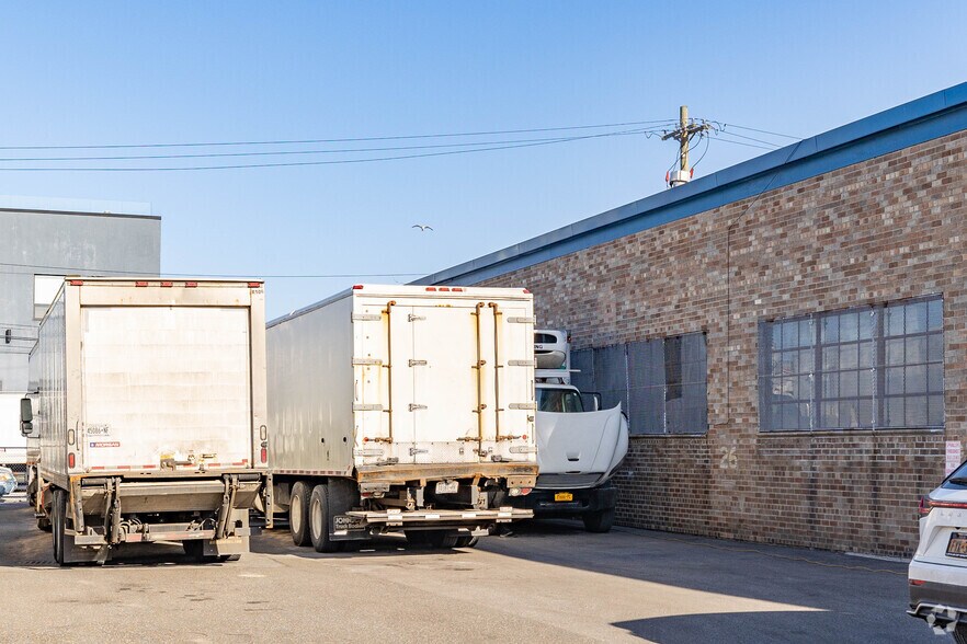 1014 Stanley Ave, Brooklyn, NY à louer - Photo du bâtiment - Image 2 de 5