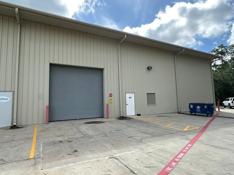 1209-1215 N FM 3083 Rd E, Conroe, TX for lease - Building Photo - Image 3 of 17