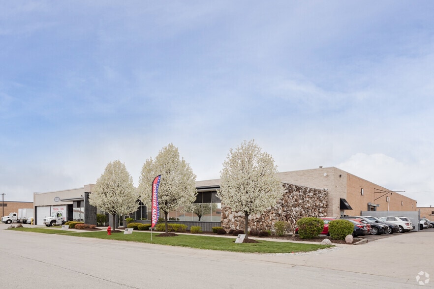 1810 Estes Ave, Elk Grove Village, IL for lease - Building Photo - Image 2 of 14