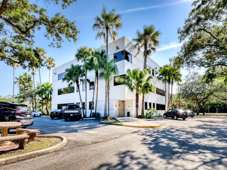 7880 N University Dr, Tamarac, FL à louer - Photo du bâtiment - Image 3 de 34