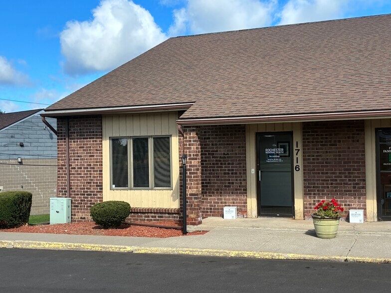 1716 E Ridge Rd, Rochester, NY for sale - Building Photo - Image 2 of 7