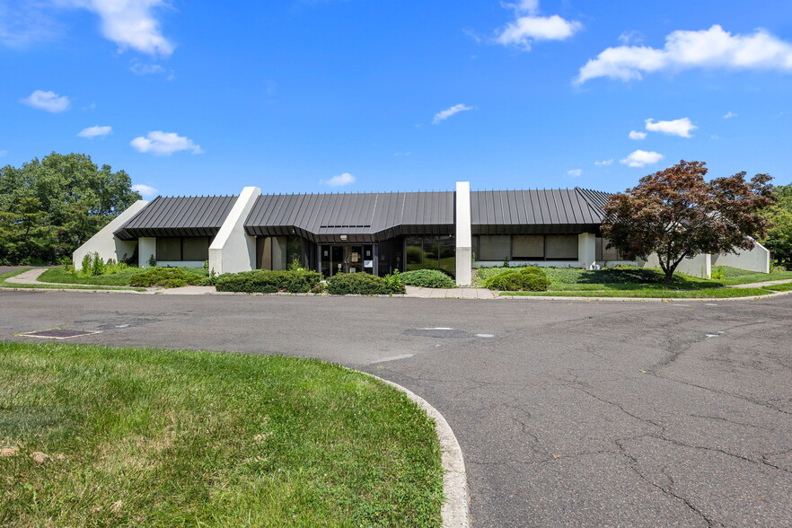 661 Penn St, Newtown, PA à vendre - Photo du bâtiment - Image 1 de 1