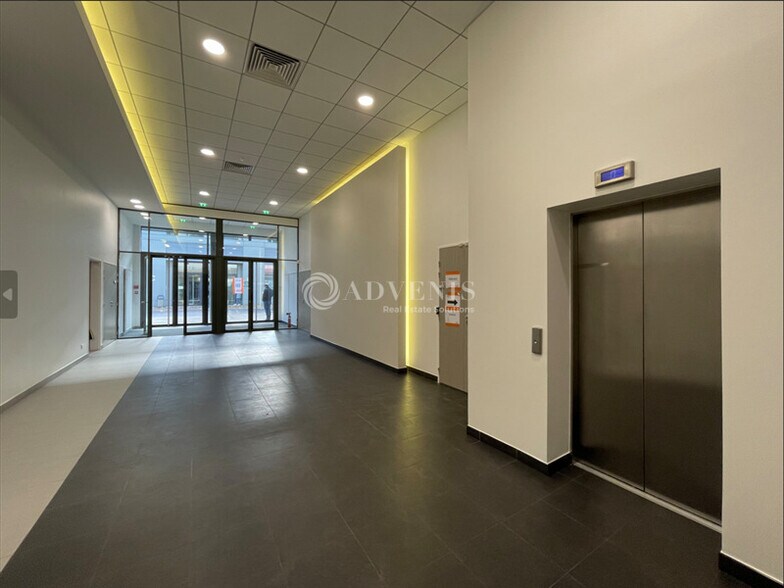 8084 Rue Des Meuniers, Bagneux à louer - Hall d’entrée - Image 3 de 9