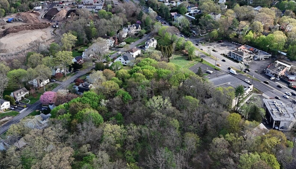 32 Rosedale Avenue, White Plains, NY portfolio of 2 properties for sale on LoopNet.ca - Aerial - Image 2 of 4