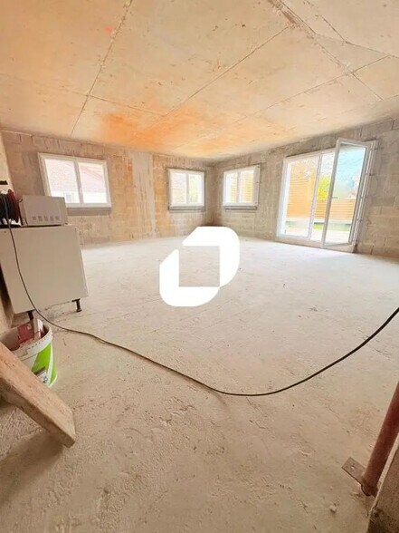 Office in Fontenay-sous-Bois for lease - Building Photo - Image 3 of 8