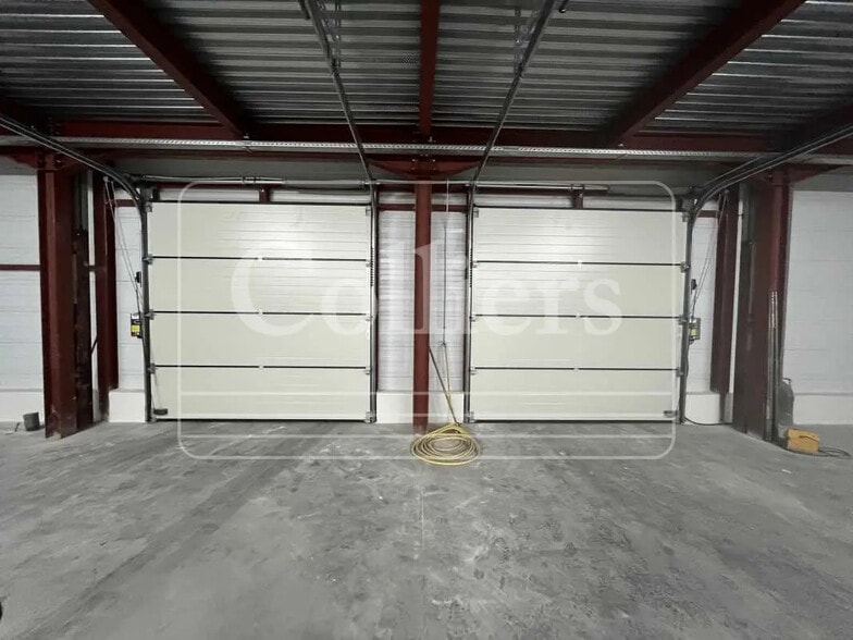 Office in Marseille for lease - Building Photo - Image 2 of 12