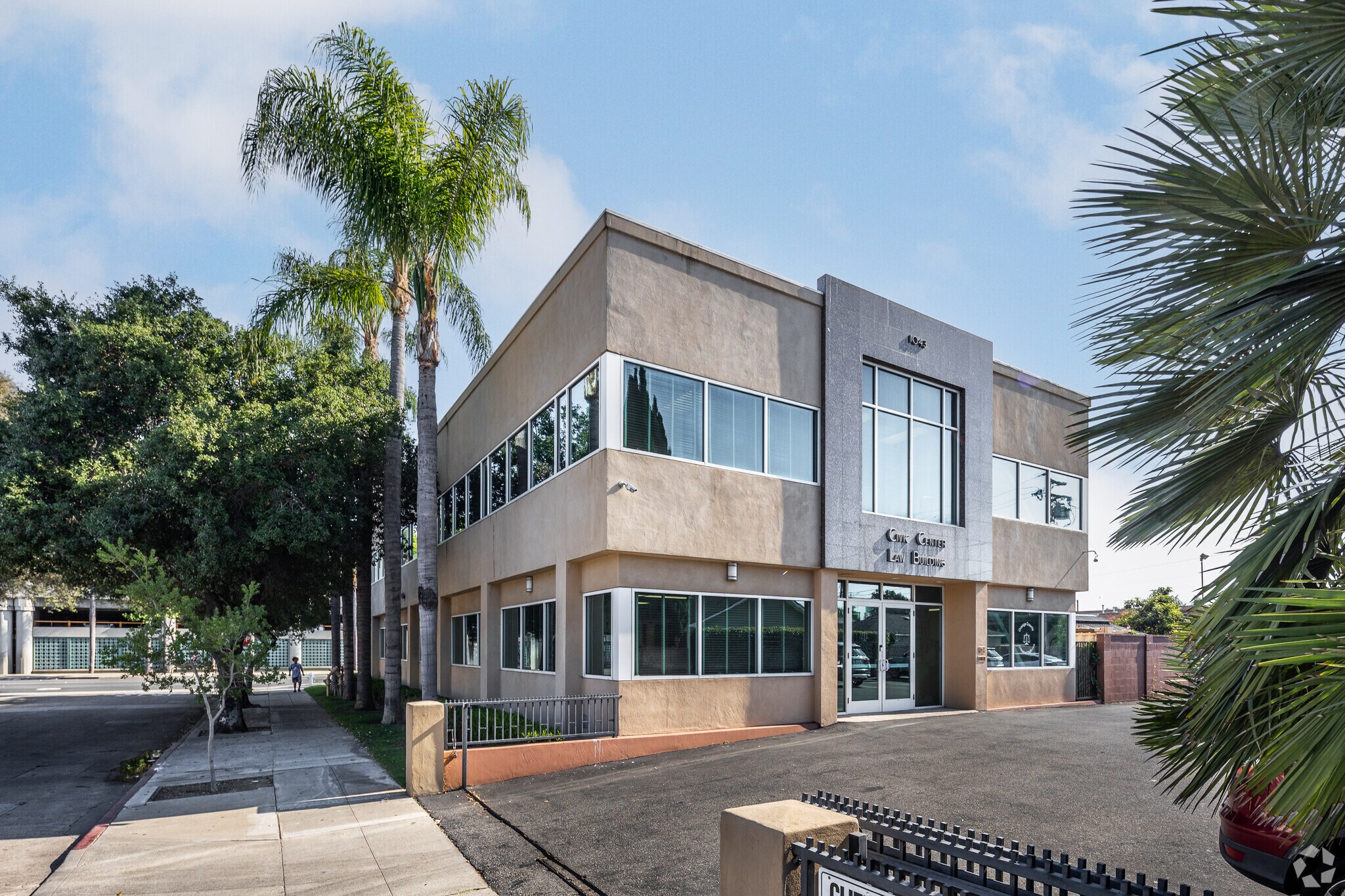 1043 Civic Center Dr W, Santa Ana, CA for lease Primary Photo- Image 1 of 24