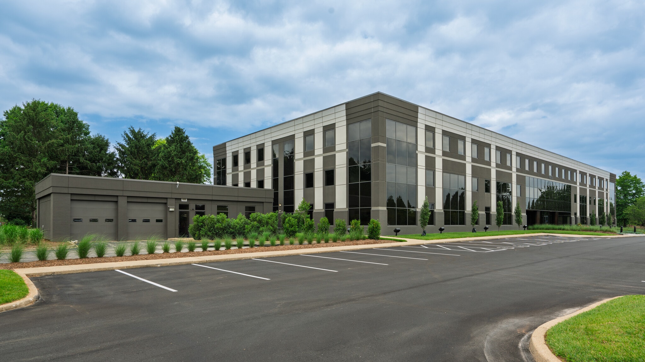 9931 Corporate Campus Dr, Louisville, KY for sale Building Photo- Image 1 of 15