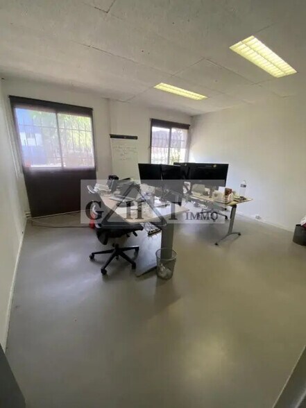 Bureau dans Noisy-le-Grand à louer - Photo du bâtiment - Image 3 de 3