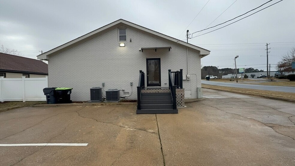 925 N Brightleaf Blvd, Smithfield, NC à vendre - Photo du bâtiment - Image 2 de 9