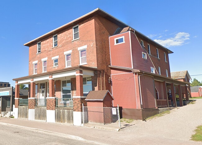 More details for 532 Main St, Powassan, ON - Multifamily for Sale