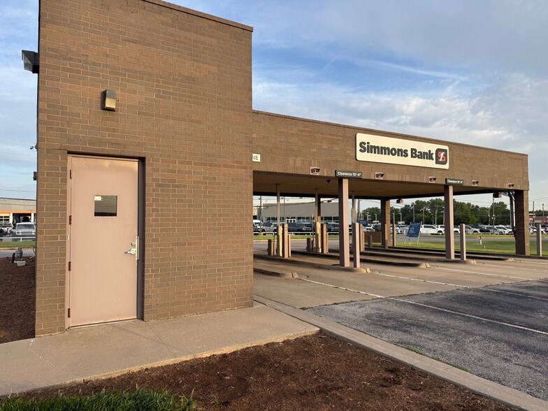 7250 NW Expressway St, Oklahoma City, OK for lease - Building Photo - Image 3 of 10