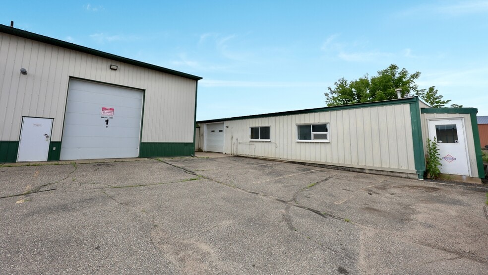 1121 S Lincoln Ave, Sauk Rapids, MN for sale - Building Photo - Image 2 of 22