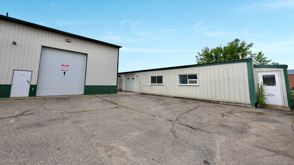 1121 S Lincoln Ave, Sauk Rapids, MN à vendre - Photo du bâtiment - Image 2 de 22