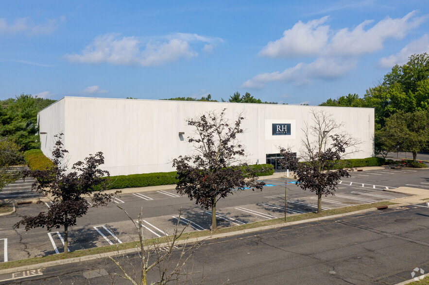 330 N State Rt 17, Paramus, NJ for sale - Building Photo - Image 2 of 11