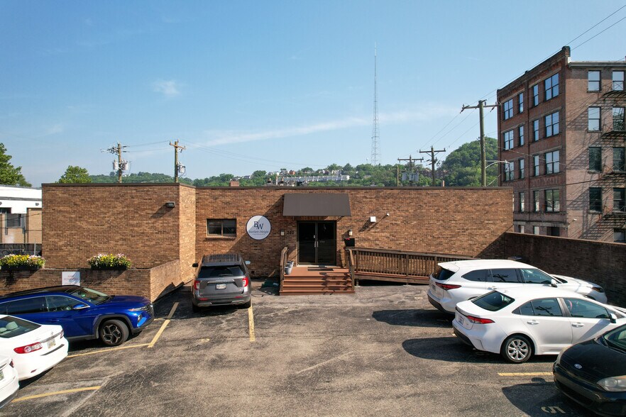 220 Findlay St, Cincinnati, OH à louer - Photo du bâtiment - Image 3 de 11