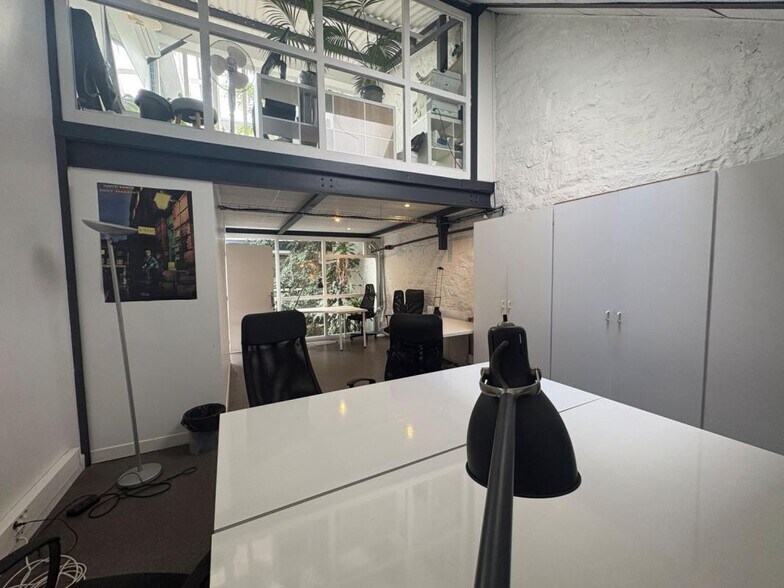 11 Rue Dulong, Paris for lease - Building Photo - Image 1 of 7