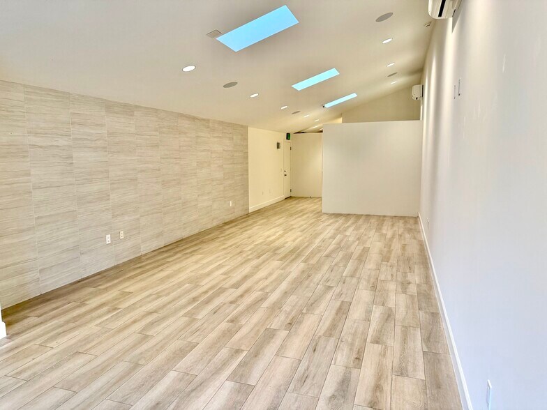 218 Marine Ave, Newport Beach, CA à louer - Photo du bâtiment - Image 2 de 8