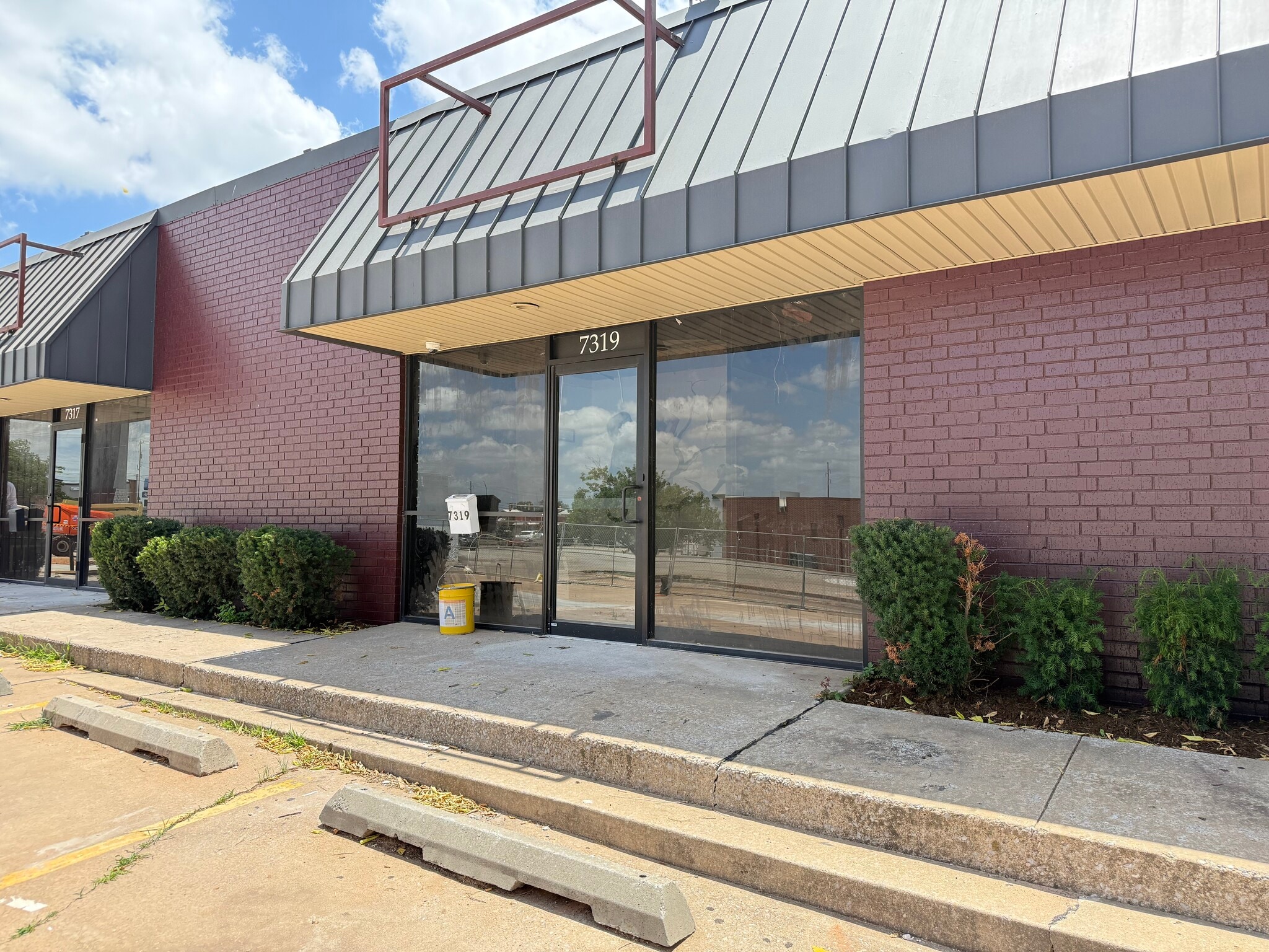 7313-7319 N Macarthur Blvd, Oklahoma City, OK à louer Photo du bâtiment- Image 1 de 9