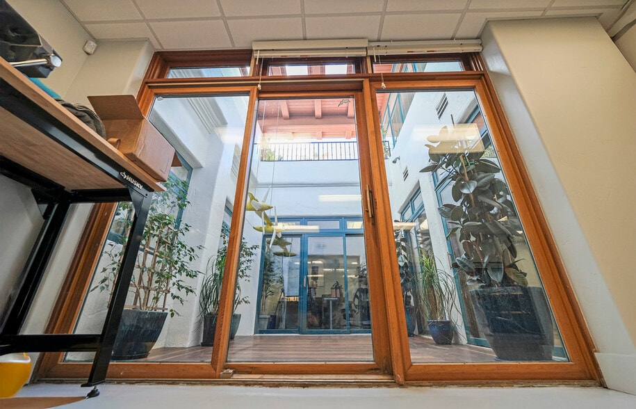 101 E Victoria St, Santa Barbara, CA for sale - Building Photo - Image 2 of 19