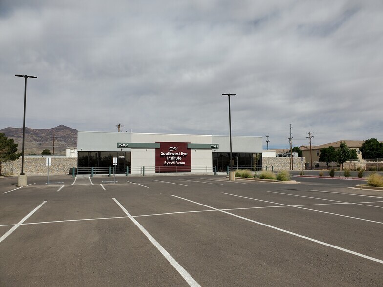 9235 Dyer St, El Paso, TX à louer - Photo du bâtiment - Image 1 de 9