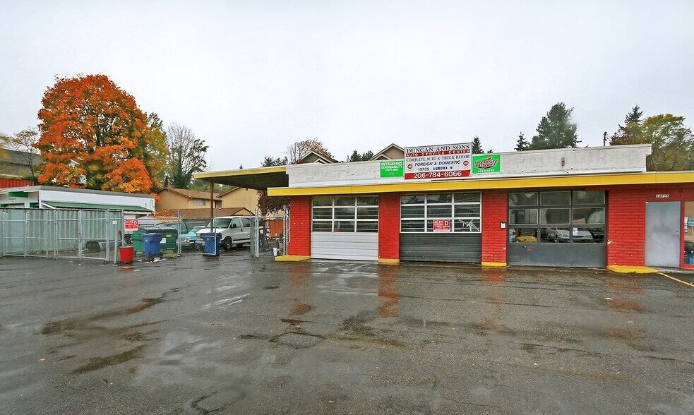 10735 Aurora Ave N, Seattle, WA à vendre - Photo du bâtiment - Image 3 de 14