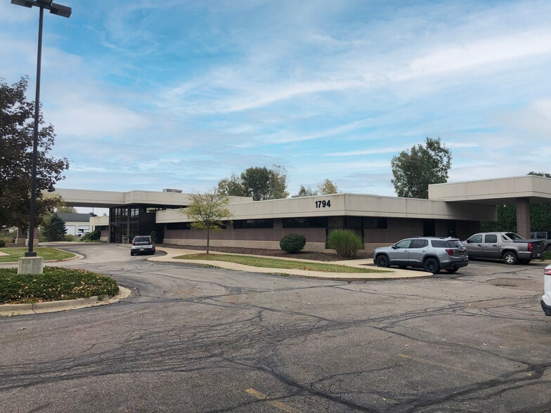 1794 N Lapeer Rd, Lapeer, MI for lease - Building Photo - Image 2 of 5