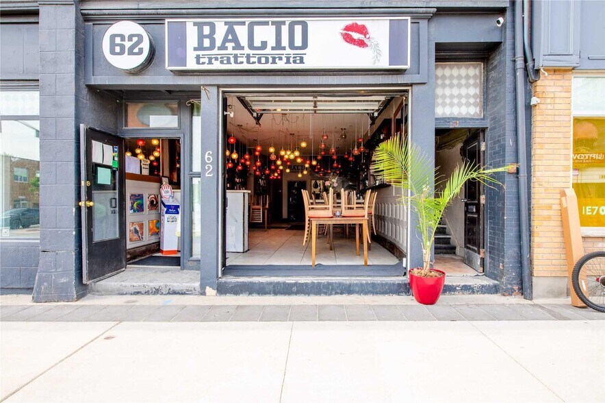 62 Dunlop St W, Barrie, ON à vendre - Photo du bâtiment - Image 2 de 17