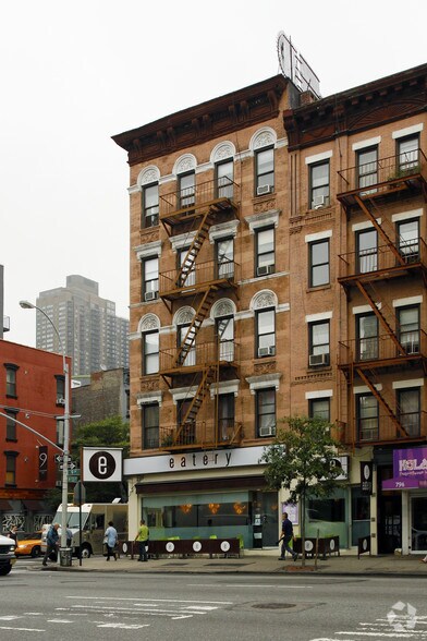 798 Ninth Ave, New York, NY à louer - Photo du bâtiment - Image 2 de 3