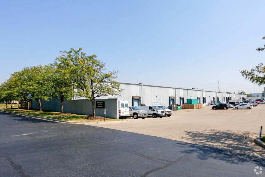 5549-5585 Spellmire Dr, Cincinnati, OH à louer - Photo du bâtiment - Image 3 de 4