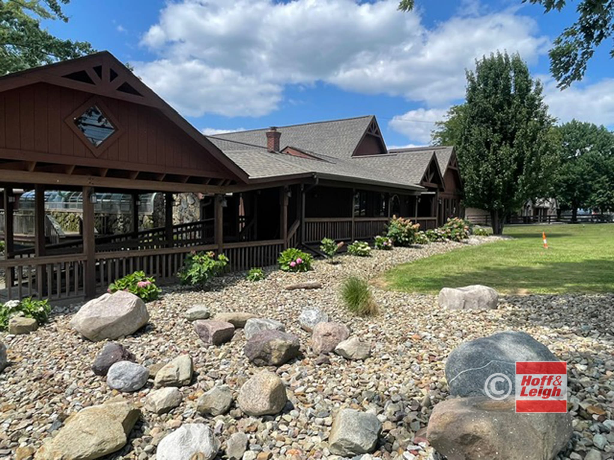 335 S Main St, Munroe Falls, OH for sale Interior Photo- Image 1 of 13