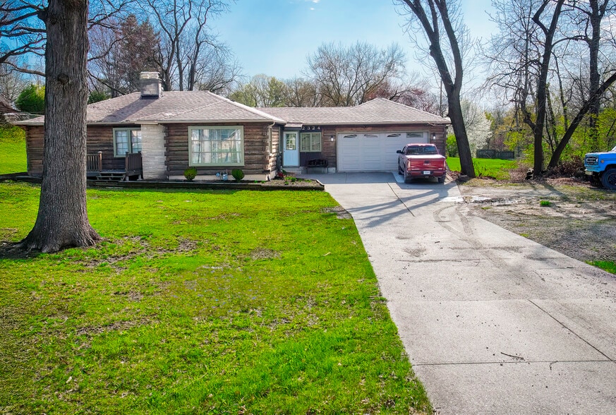 2324 Hillegas Rd, Fort Wayne, IN for sale - Primary Photo - Image 1 of 8