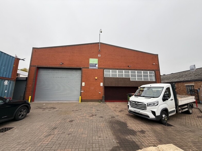 8 David Rd, Slough for lease - Building Photo - Image 1 of 17