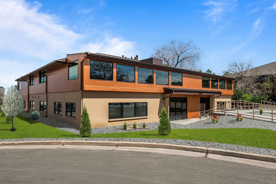 7840 E Berry Pl, Greenwood Village, CO à louer - Photo du bâtiment - Image 1 de 8