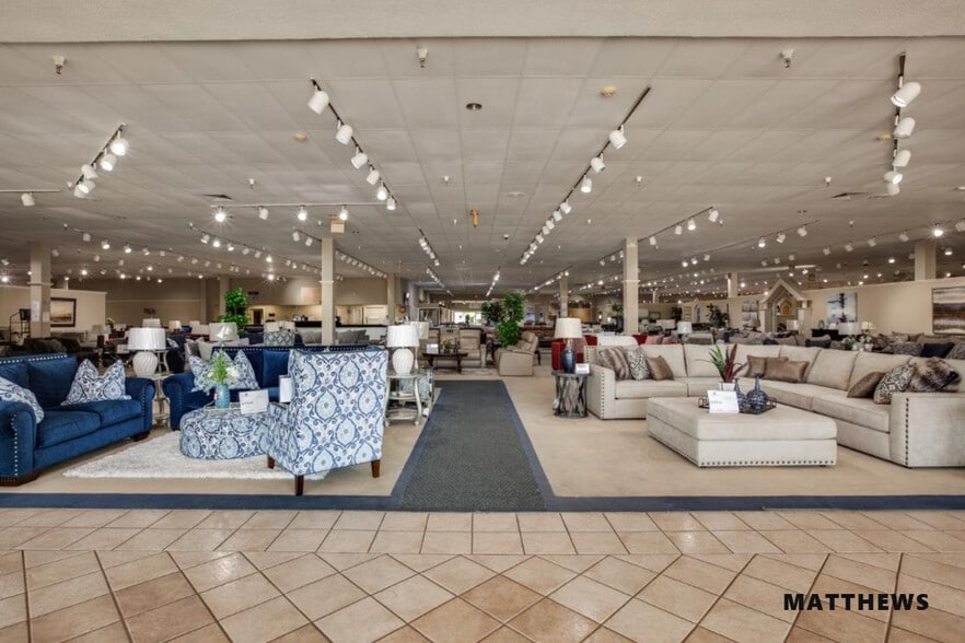 3910 W Camp Wisdom Rd, Dallas, TX for lease - Building Photo - Image 2 of 4