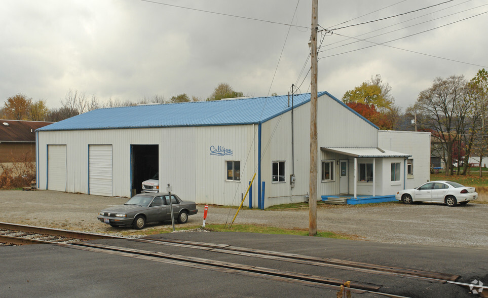 316 16th St, Vienna, WV for sale - Primary Photo - Image 1 of 10