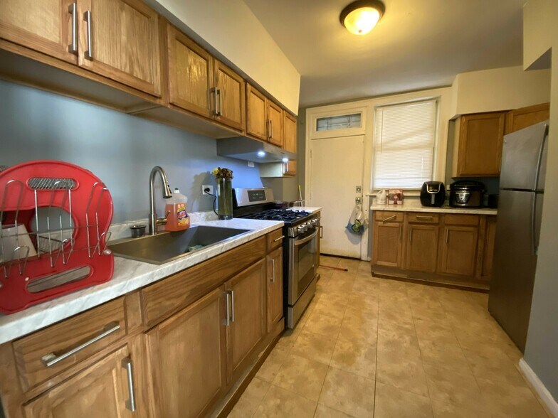 7147 S Cornell Ave, Chicago, IL à vendre - Photo du bâtiment - Image 2 de 5