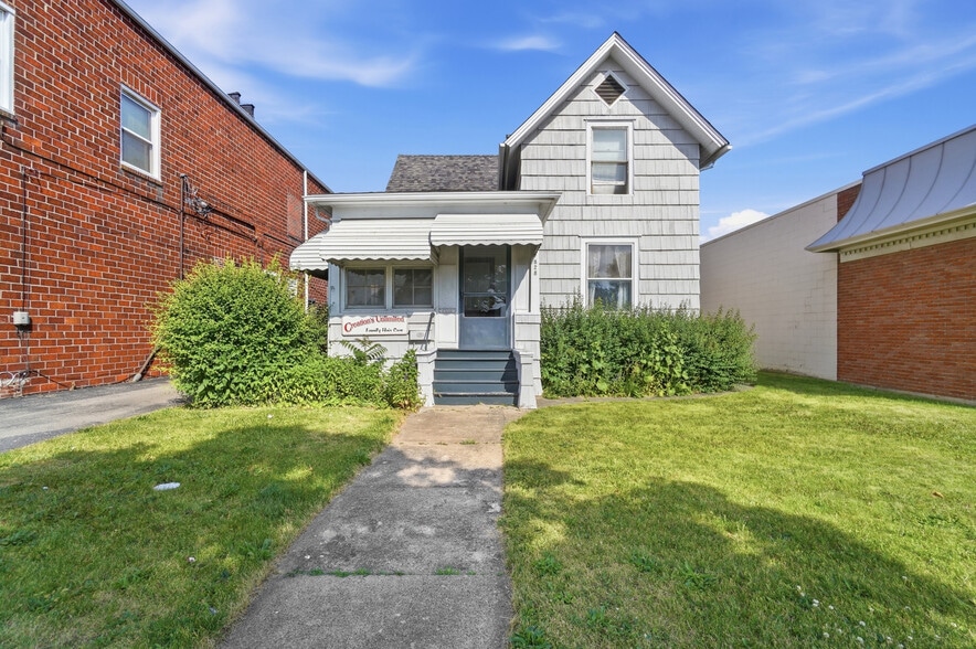 828 S Monroe St, Monroe, MI à vendre - Photo du bâtiment - Image 1 de 10