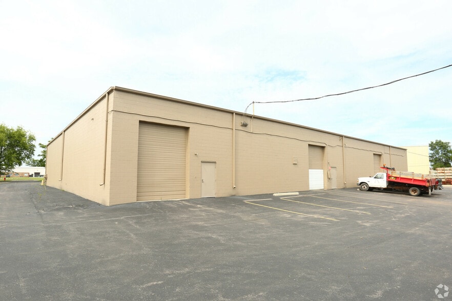 9115-9123 General Ct, Plymouth, MI for lease - Building Photo - Image 3 of 7